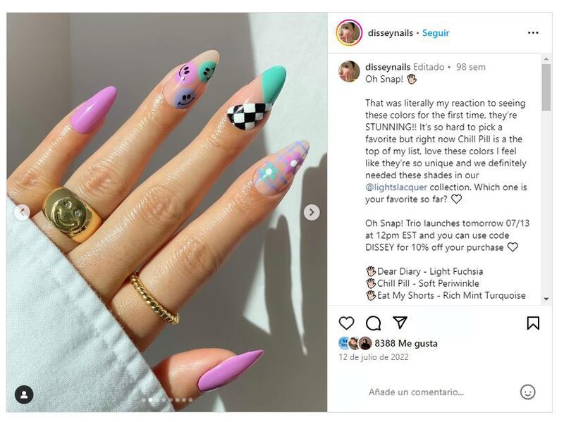 Las 'checkerboard nails' son la tendencia en cuanto a manicura más vibrante del verano