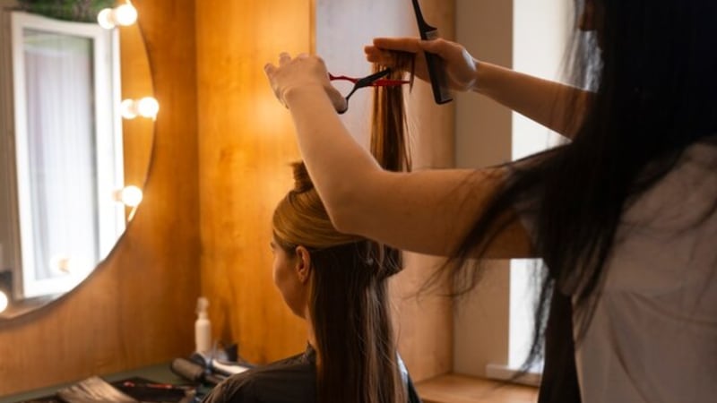 ¿Cómo adaptar el corte de pelo de moda a tu tipo de rostro este diciembre 2024?